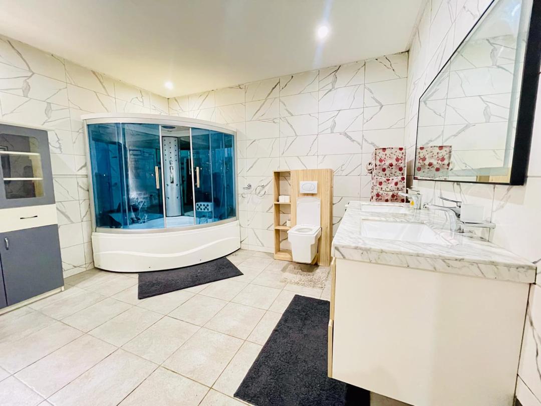 Villa Meublée 6 Pièces avec Piscine – Riviera Bonoumin