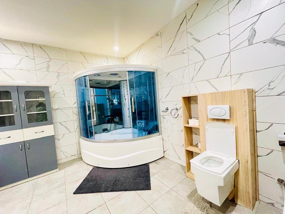 Villa Meublée 6 Pièces avec Piscine – Riviera Bonoumin