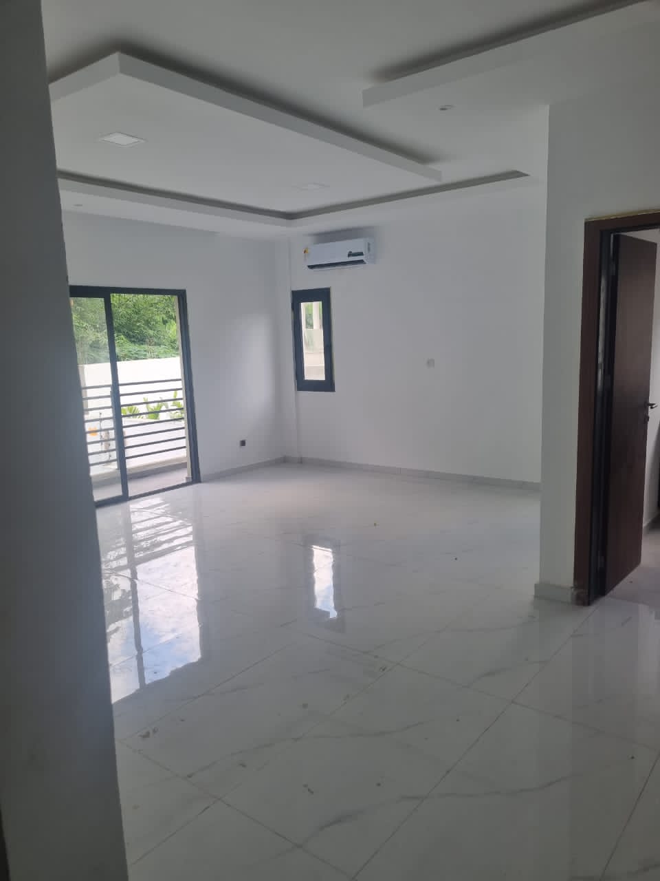 Appartement 4 Pièces avec Cour & Jardin – Riviera 4 Ambassade de chine