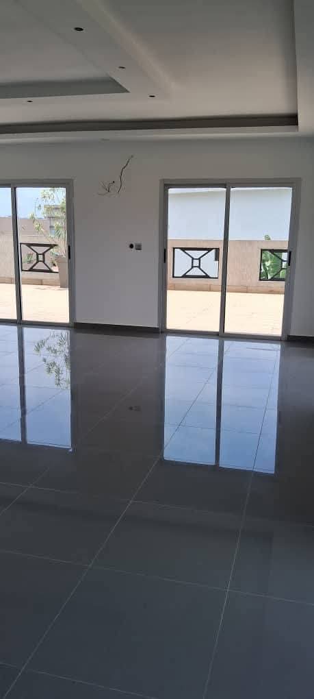 Villa Triplex 10 Pièces Spacieuse – Cocody Riviera M’Badon