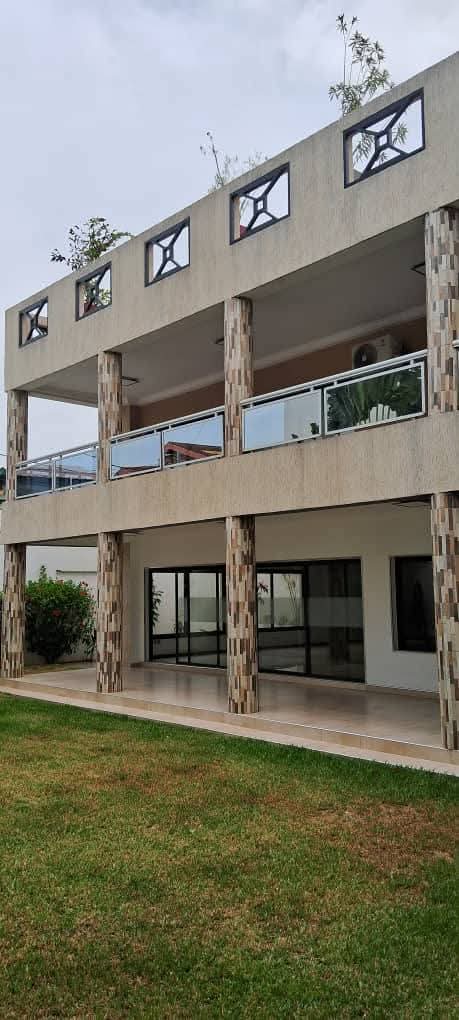Villa Triplex 10 Pièces Spacieuse – Cocody Riviera M’Badon