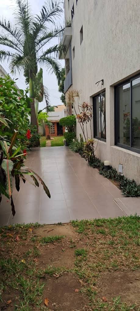 Villa Triplex 10 Pièces Spacieuse – Cocody Riviera M’Badon
