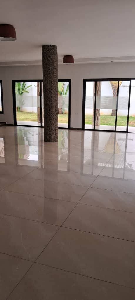 Villa Triplex 10 Pièces Spacieuse – Cocody Riviera M’Badon
