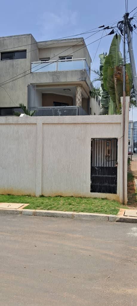 Villa Triplex 10 Pièces Spacieuse – Cocody Riviera M’Badon