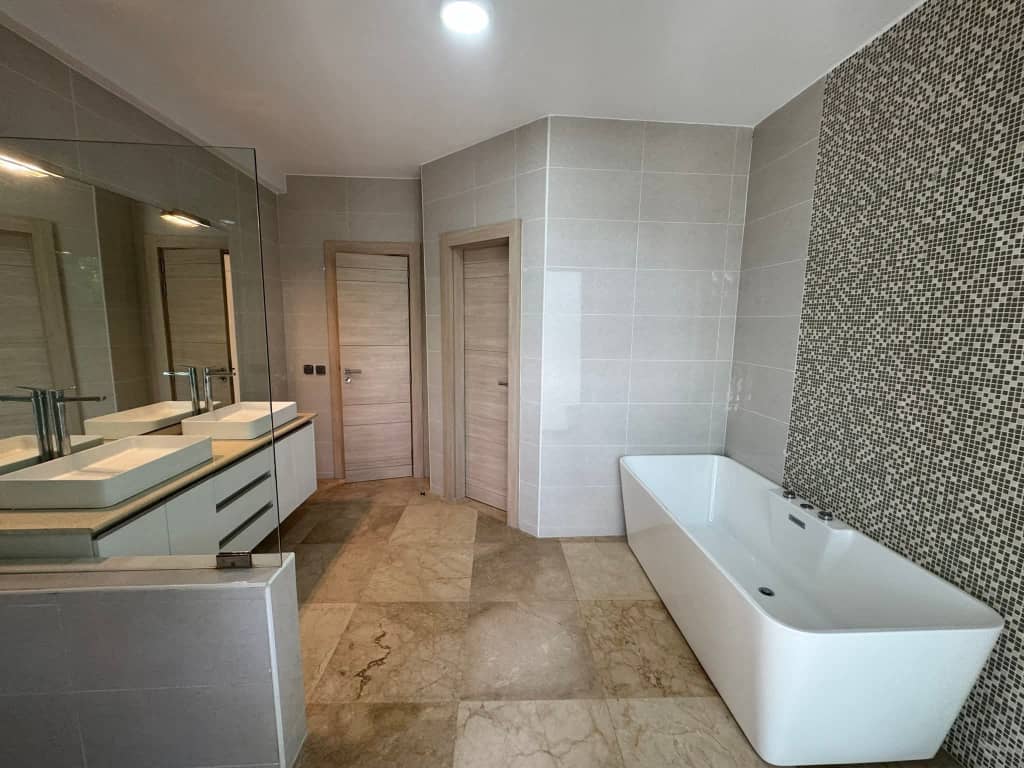 Duplex 6 Pièces avec Jardin & Piscine – Riviera 4 M’Badon