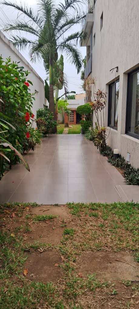 Villa Triplex 10 Pièces Spacieuse – Cocody Riviera M’Badon