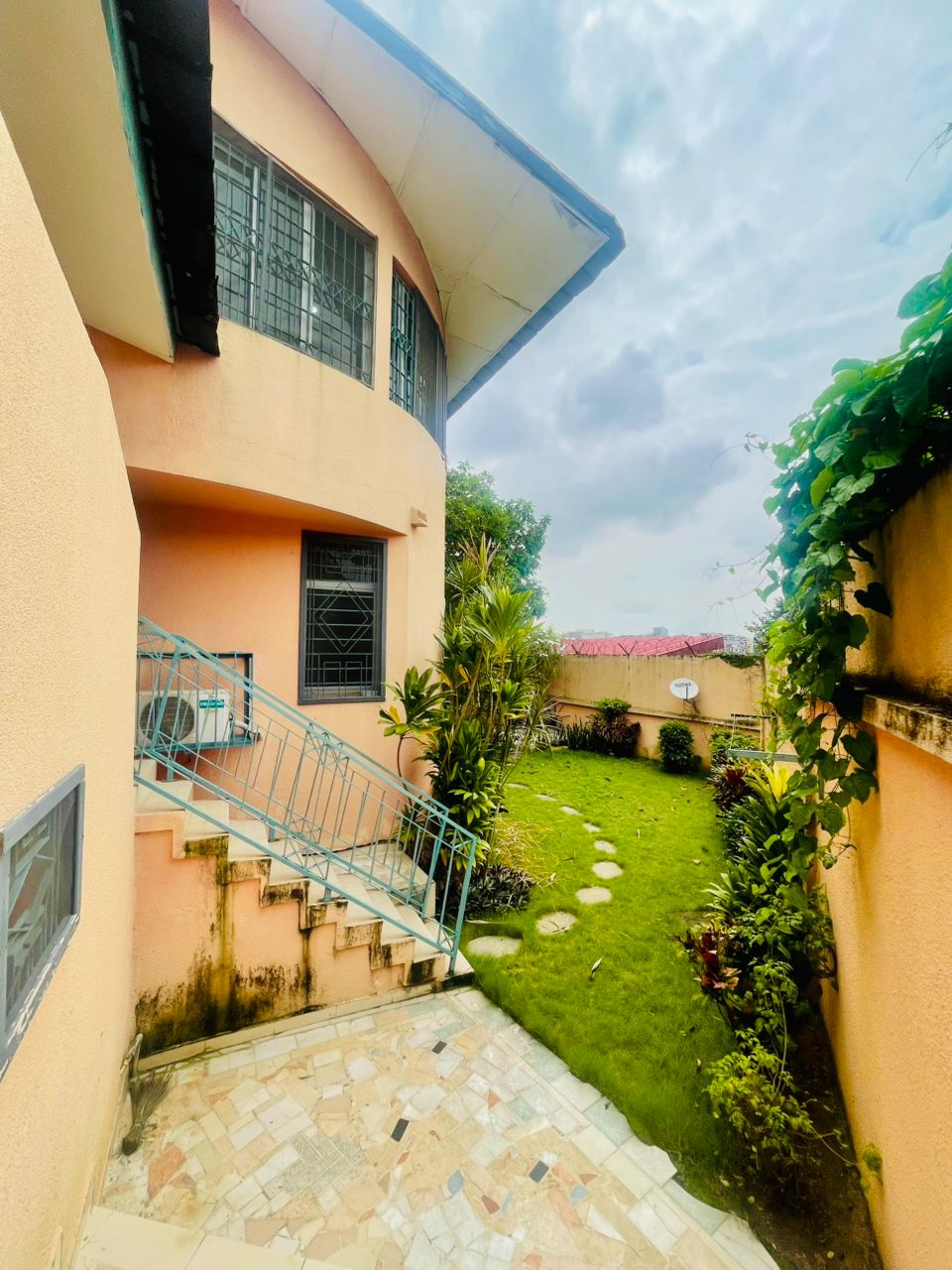 Villa Duplex 7 Pièces à Louer - Cocody Cité Rosier Programme 5