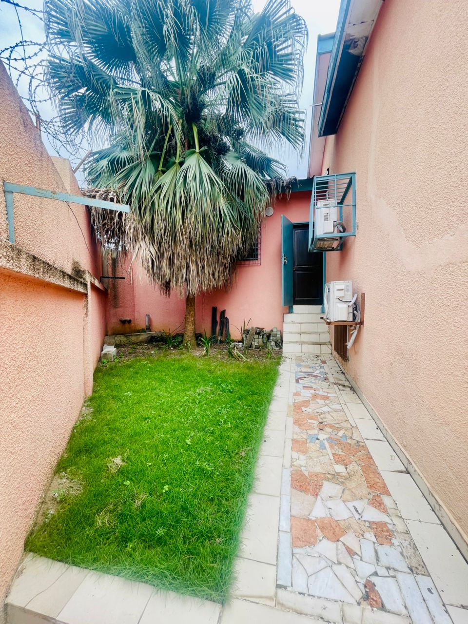 Villa Duplex 7 Pièces à Louer - Cocody Cité Rosier Programme 5