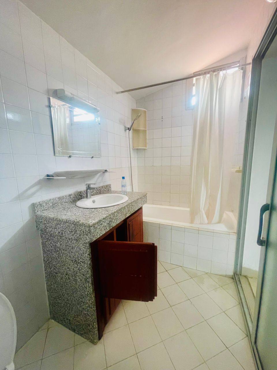 Villa Duplex 7 Pièces à Louer - Cocody Cité Rosier Programme 5