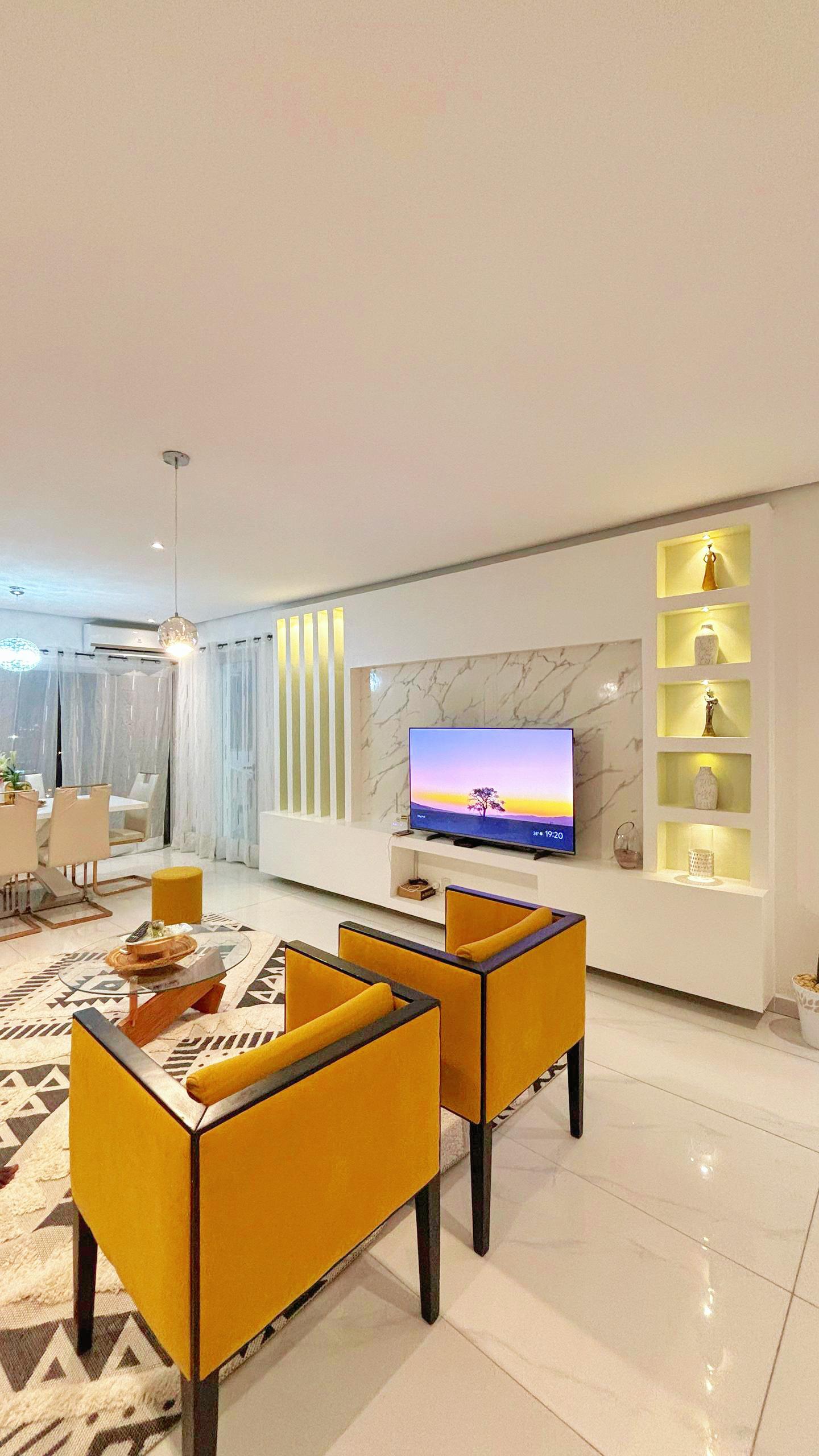 APPARTEMENT MEUBLÉ de 04 pièces au 5e étage ASCENSEUR h24 immeuble BOUNKER