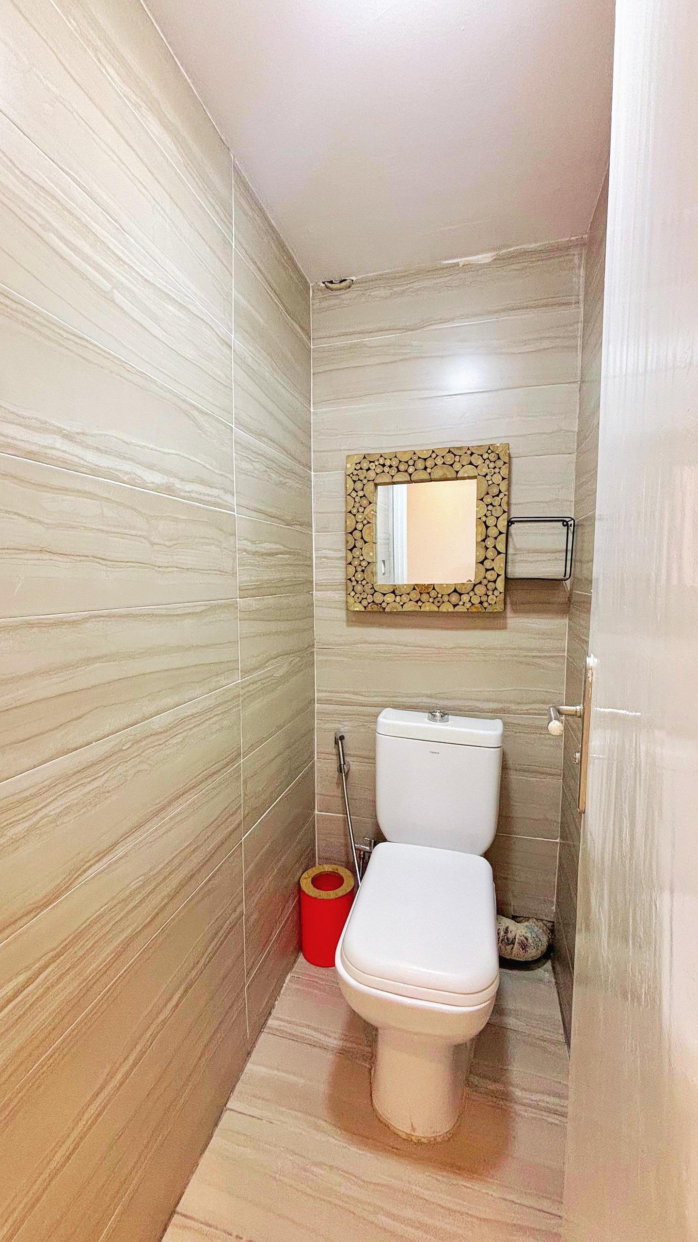 APPARTEMENT MEUBLÉ de 04 pièces au 5e étage ASCENSEUR h24 immeuble BOUNKER