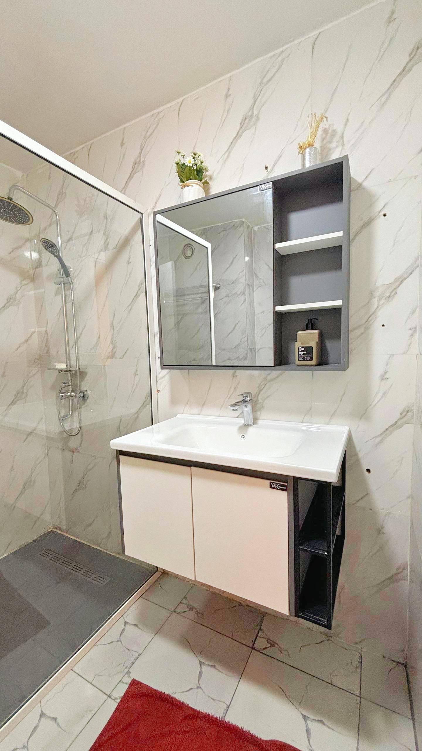 APPARTEMENT MEUBLÉ de 04 pièces au 5e étage ASCENSEUR h24 immeuble BOUNKER
