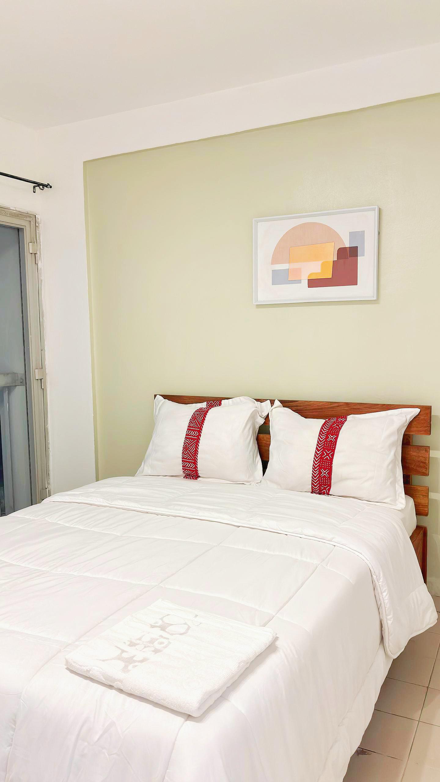APPARTEMENT MEUBLÉ de 04 pièces au 5e étage ASCENSEUR h24 immeuble BOUNKER