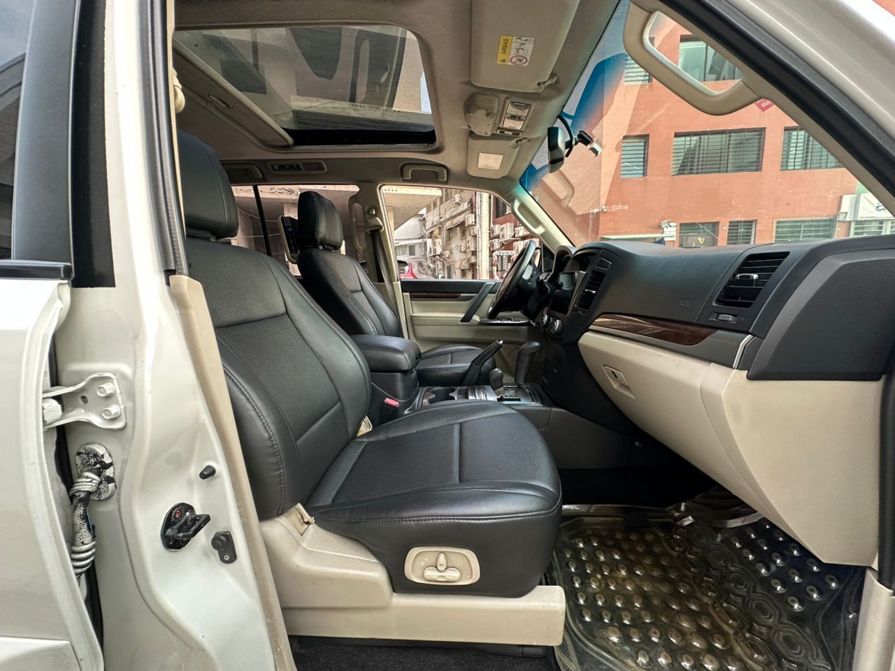 Mitsubishi Pajero GLS Année 2014