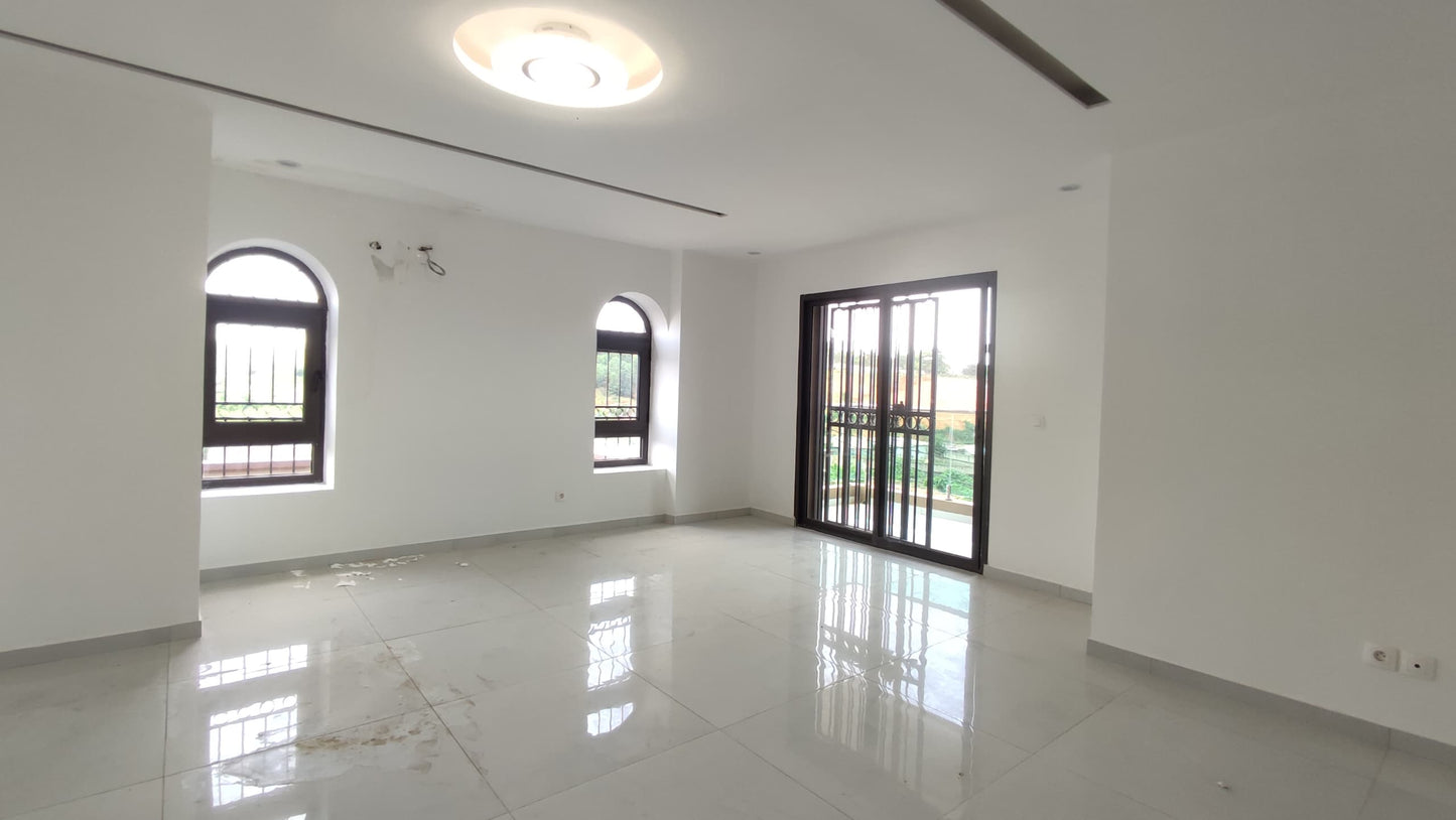 Villa Duplex de Haut Standing à Louer à M'Badon - Carrefour AKWABA