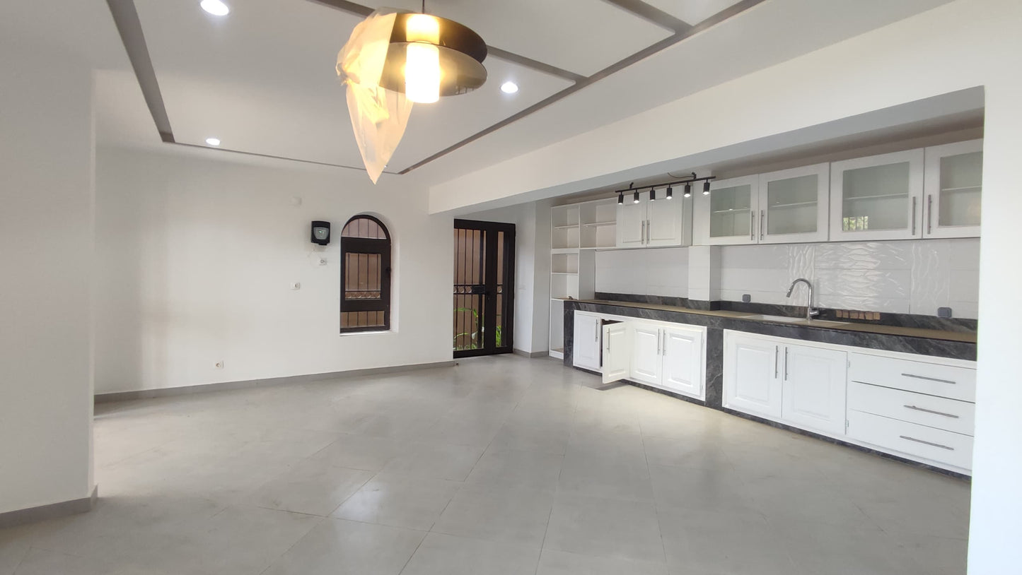 Villa Duplex de Haut Standing à Louer à M'Badon - Carrefour AKWABA