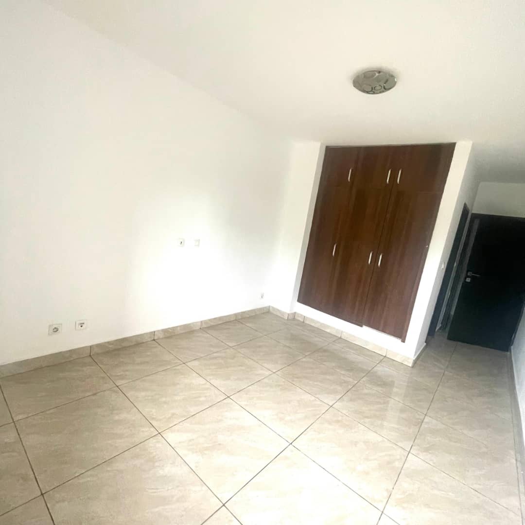 Appartement 3 Pièces avec Buanderie – Riviera 2 Cocody
