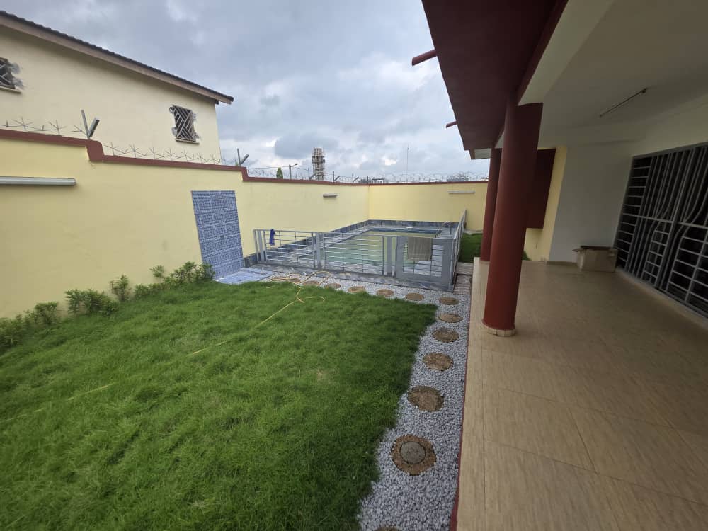 Villa Triplex Haut Standing avec Piscine – Angré Star 12