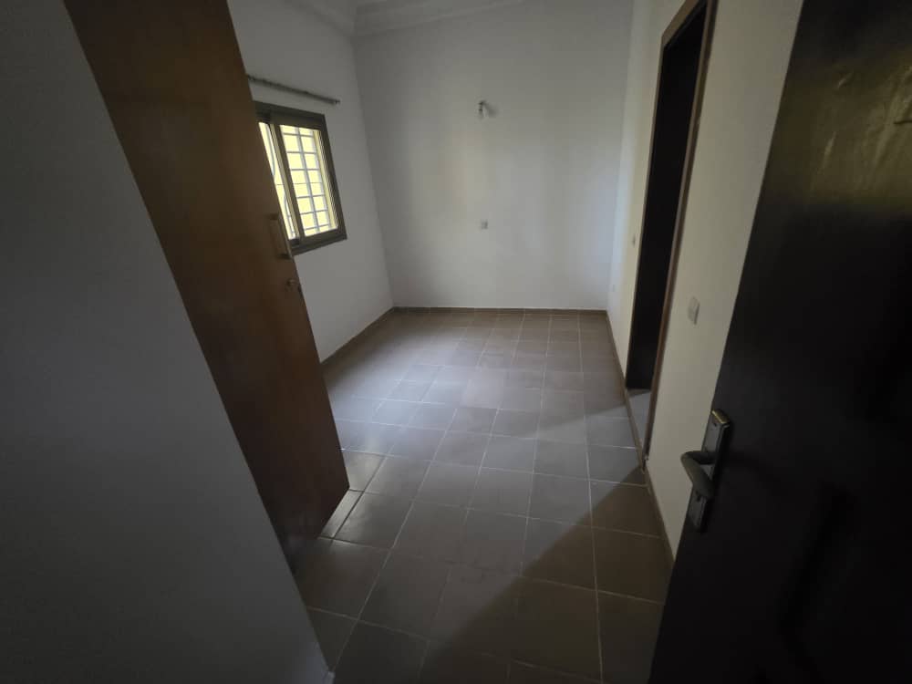 Villa Triplex Haut Standing avec Piscine – Angré Star 12