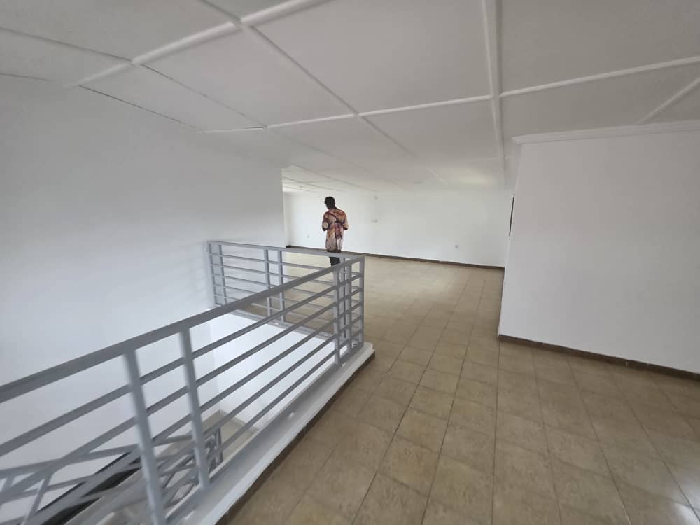 Villa Triplex Haut Standing avec Piscine – Angré Star 12
