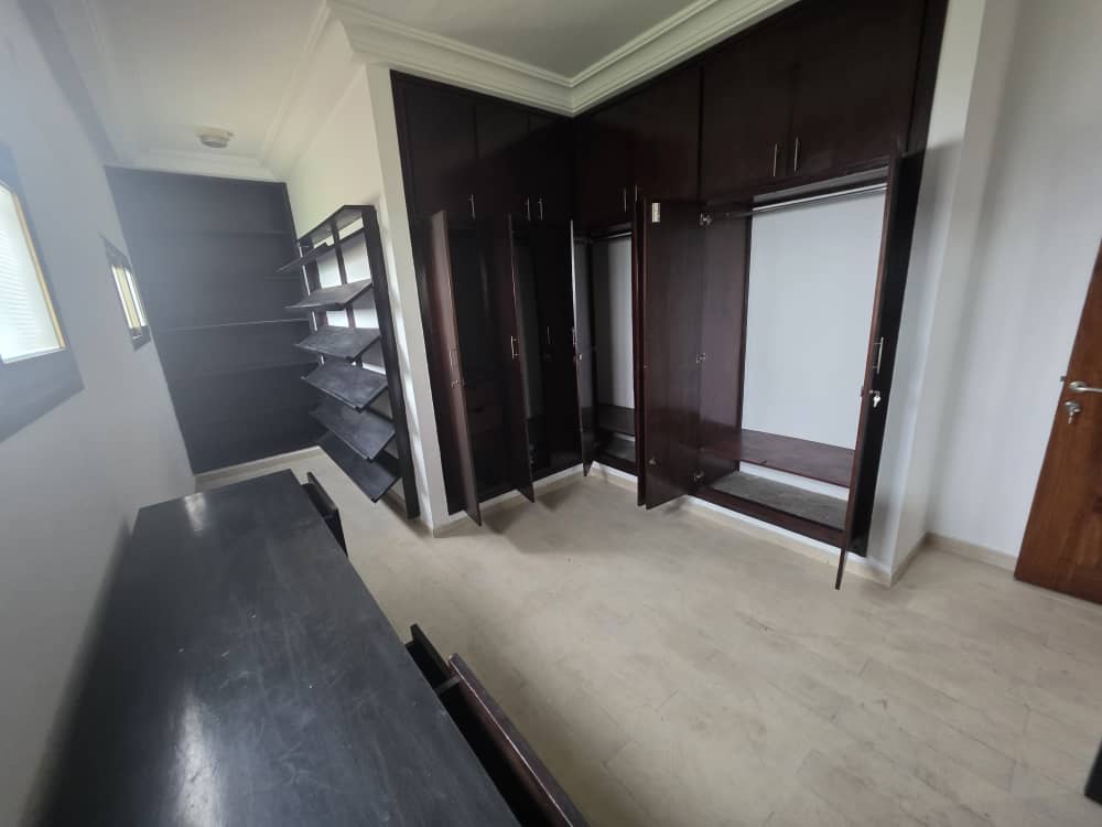 Villa Triplex Haut Standing avec Piscine – Angré Star 12