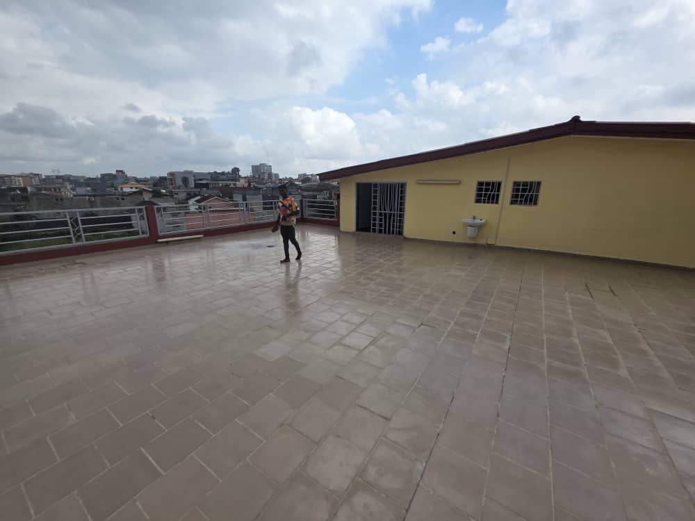 Villa Triplex Haut Standing avec Piscine – Angré Star 12
