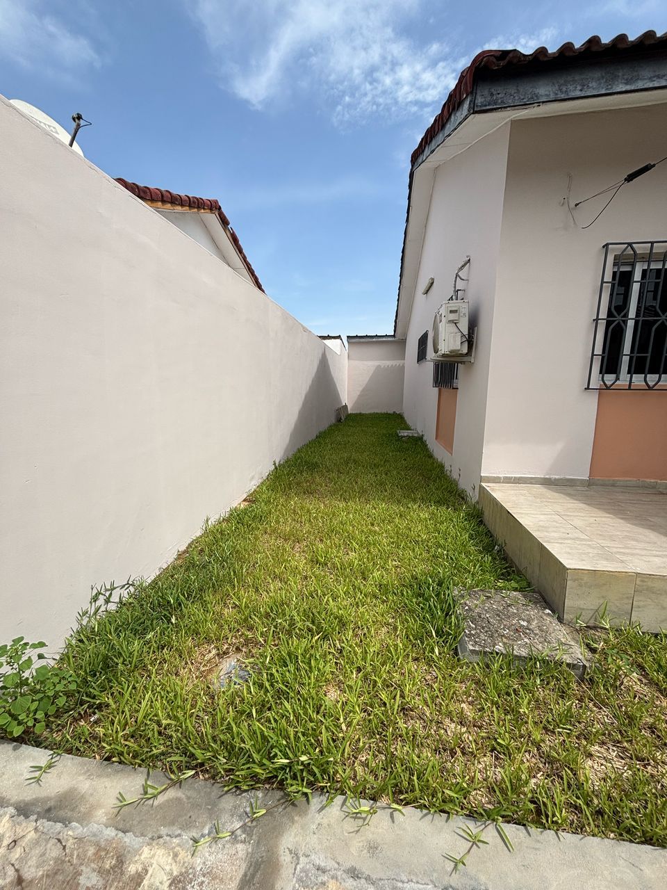 Villa Basse 4 Pièces + Dépendance – Abatta Cité Oribat 2
