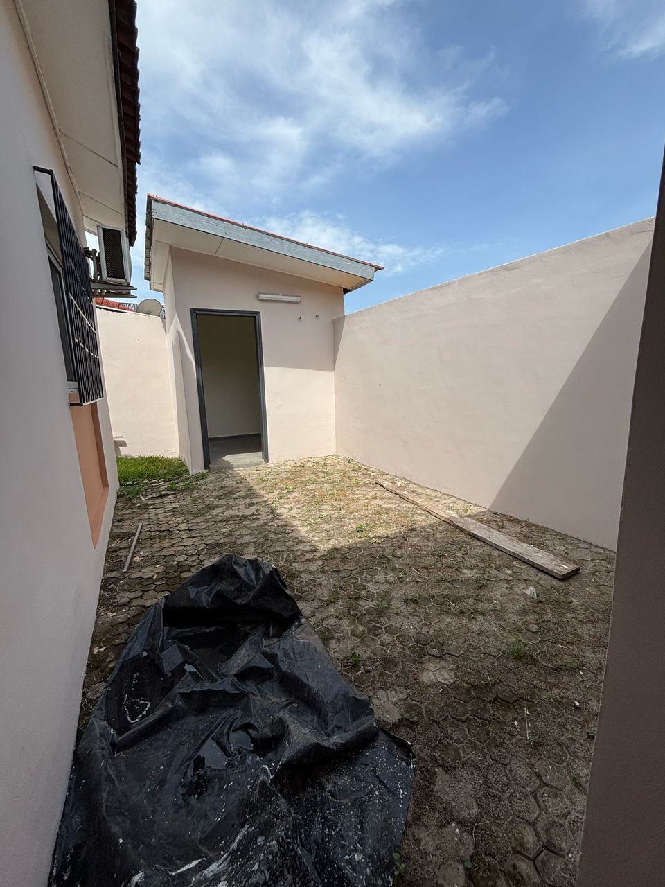 Villa Basse 4 Pièces + Dépendance – Abatta Cité Oribat 2