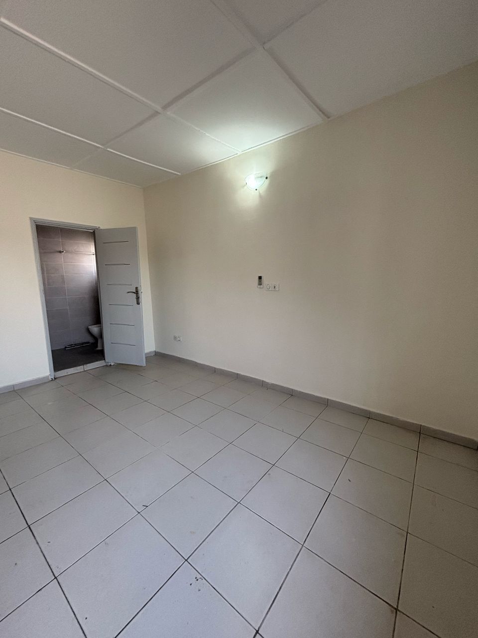 Villa Basse 4 Pièces + Dépendance – Abatta Cité Oribat 2