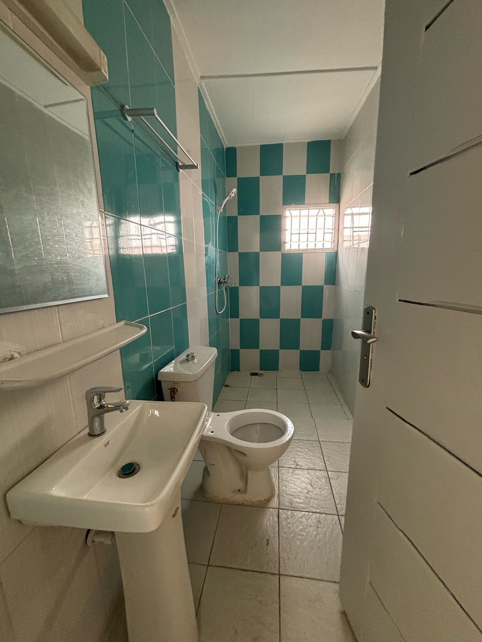 Villa Basse 4 Pièces + Dépendance – Abatta Cité Oribat 2