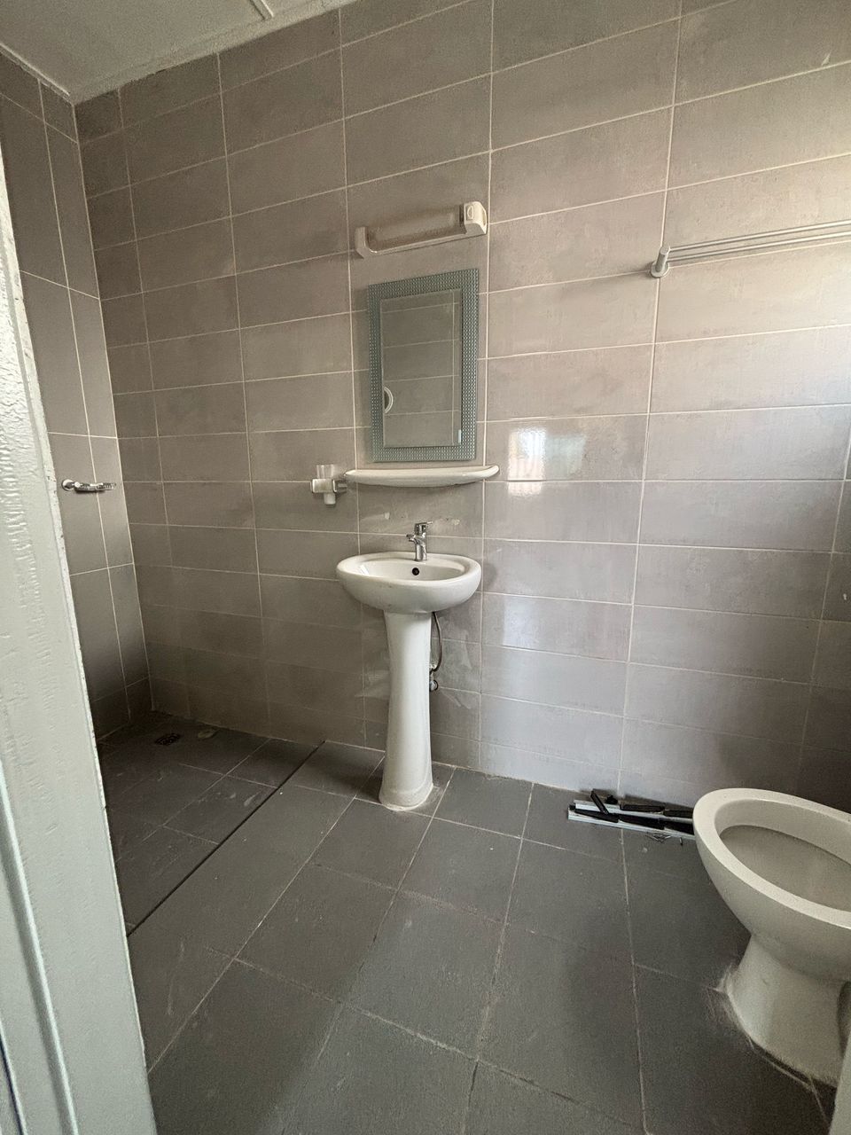 Villa Basse 4 Pièces + Dépendance – Abatta Cité Oribat 2