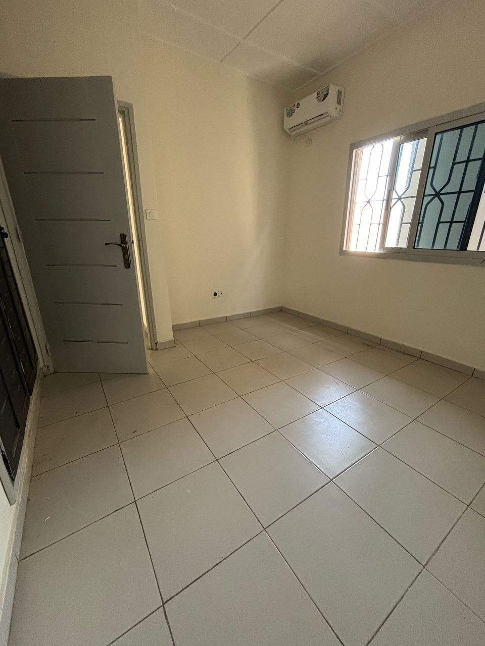Villa Basse 4 Pièces + Dépendance – Abatta Cité Oribat 2
