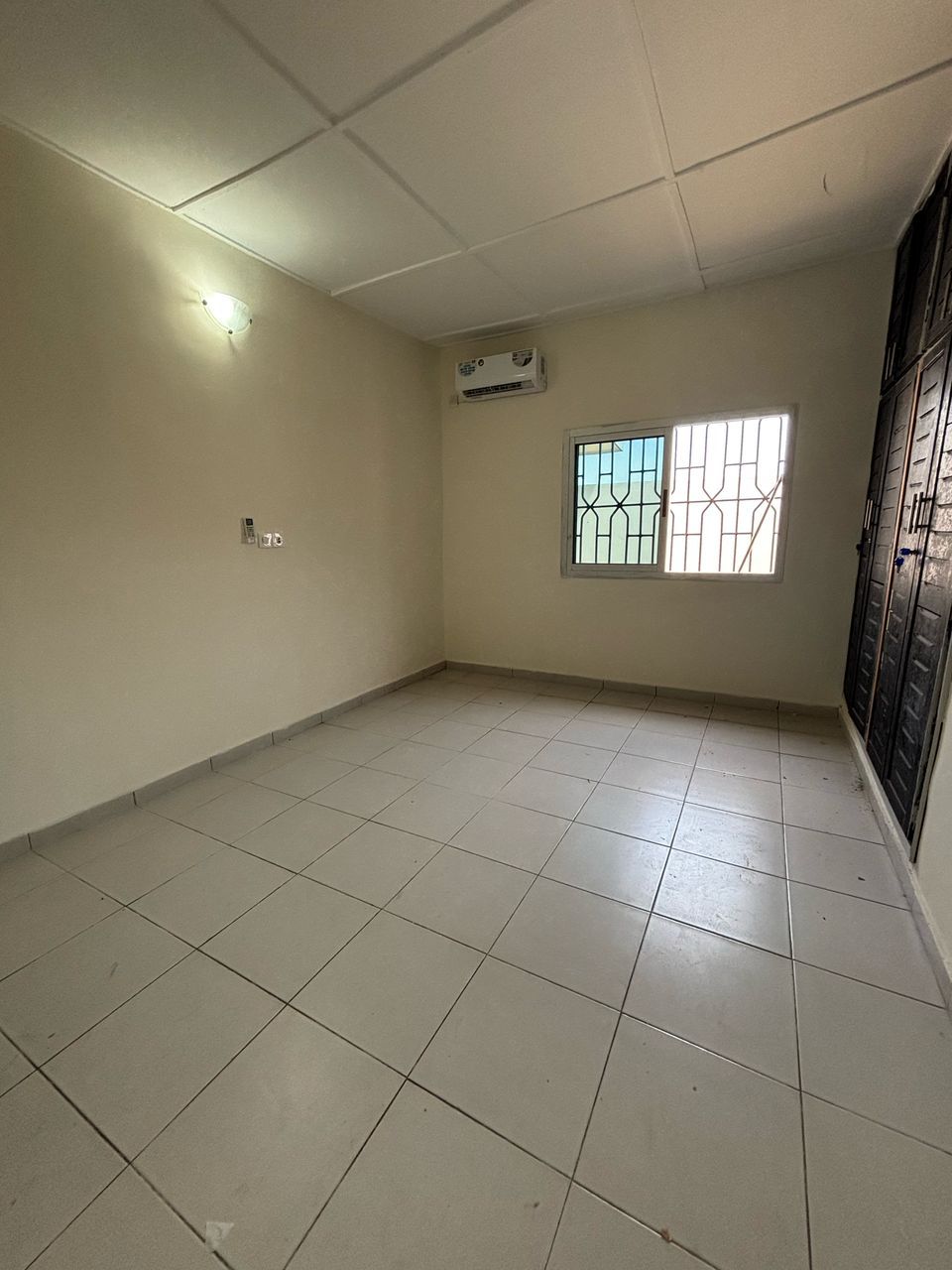 Villa Basse 4 Pièces + Dépendance – Abatta Cité Oribat 2