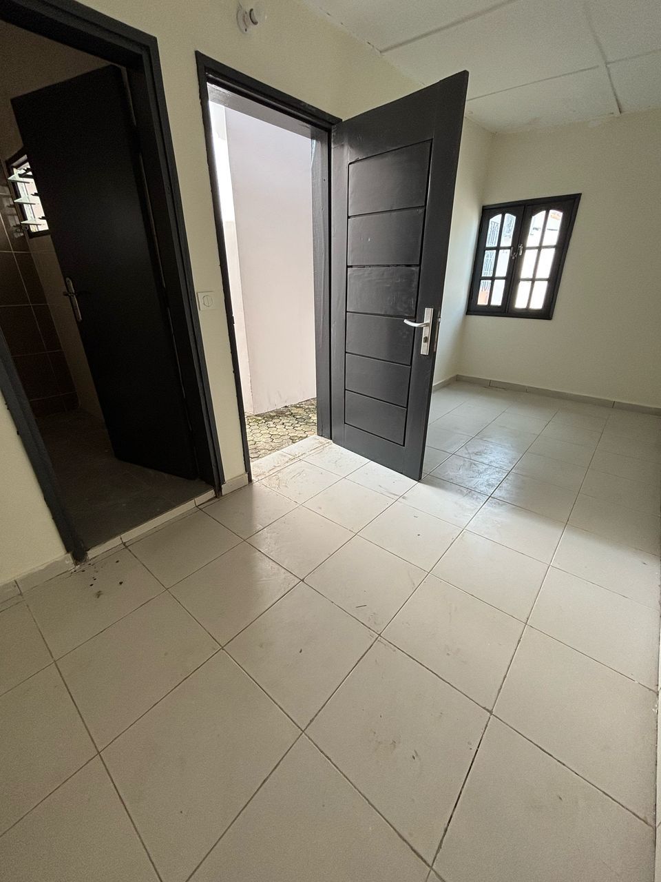 Villa Basse 4 Pièces + Dépendance – Abatta Cité Oribat 2