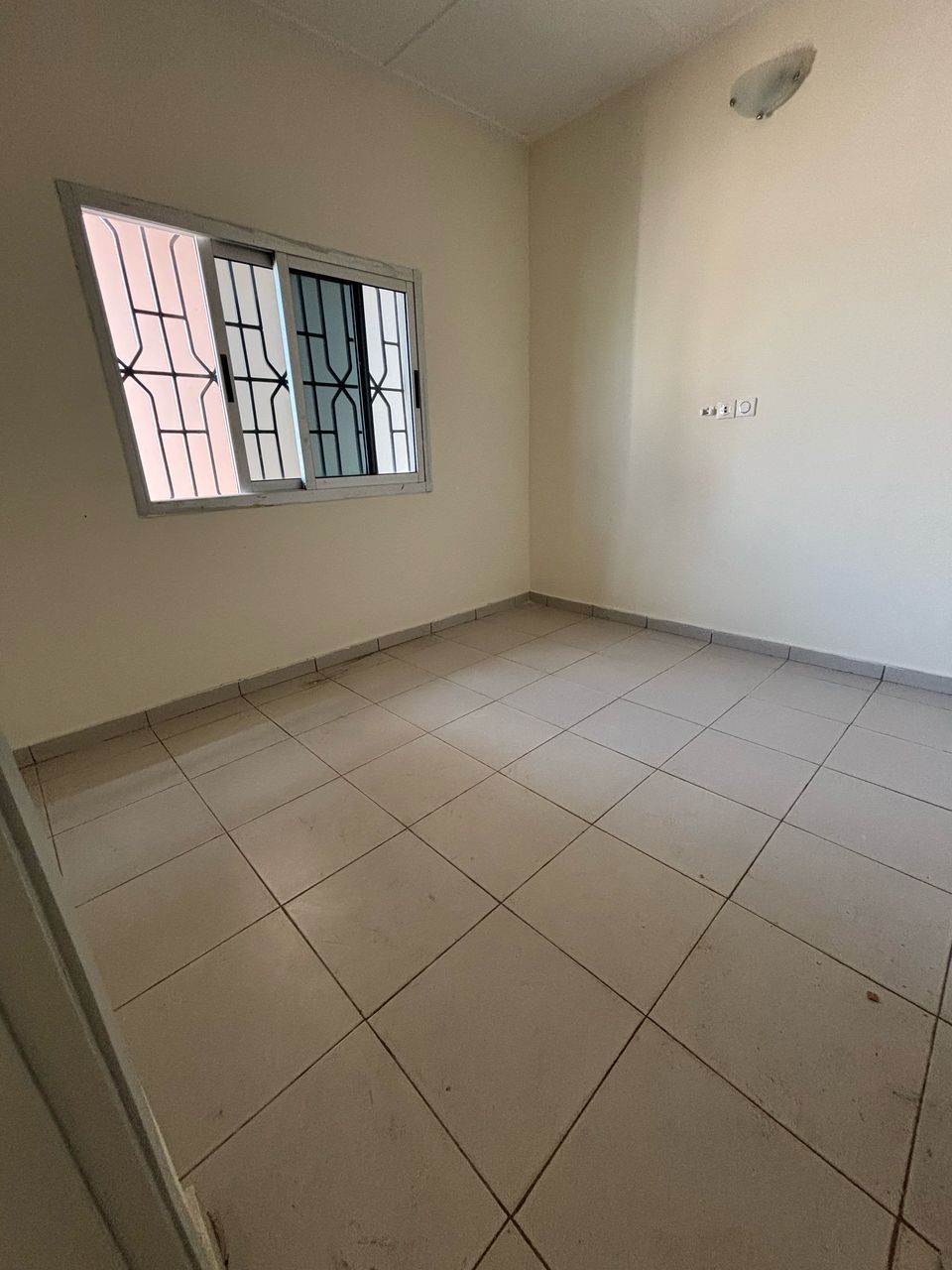 Villa Basse 4 Pièces + Dépendance – Abatta Cité Oribat 2