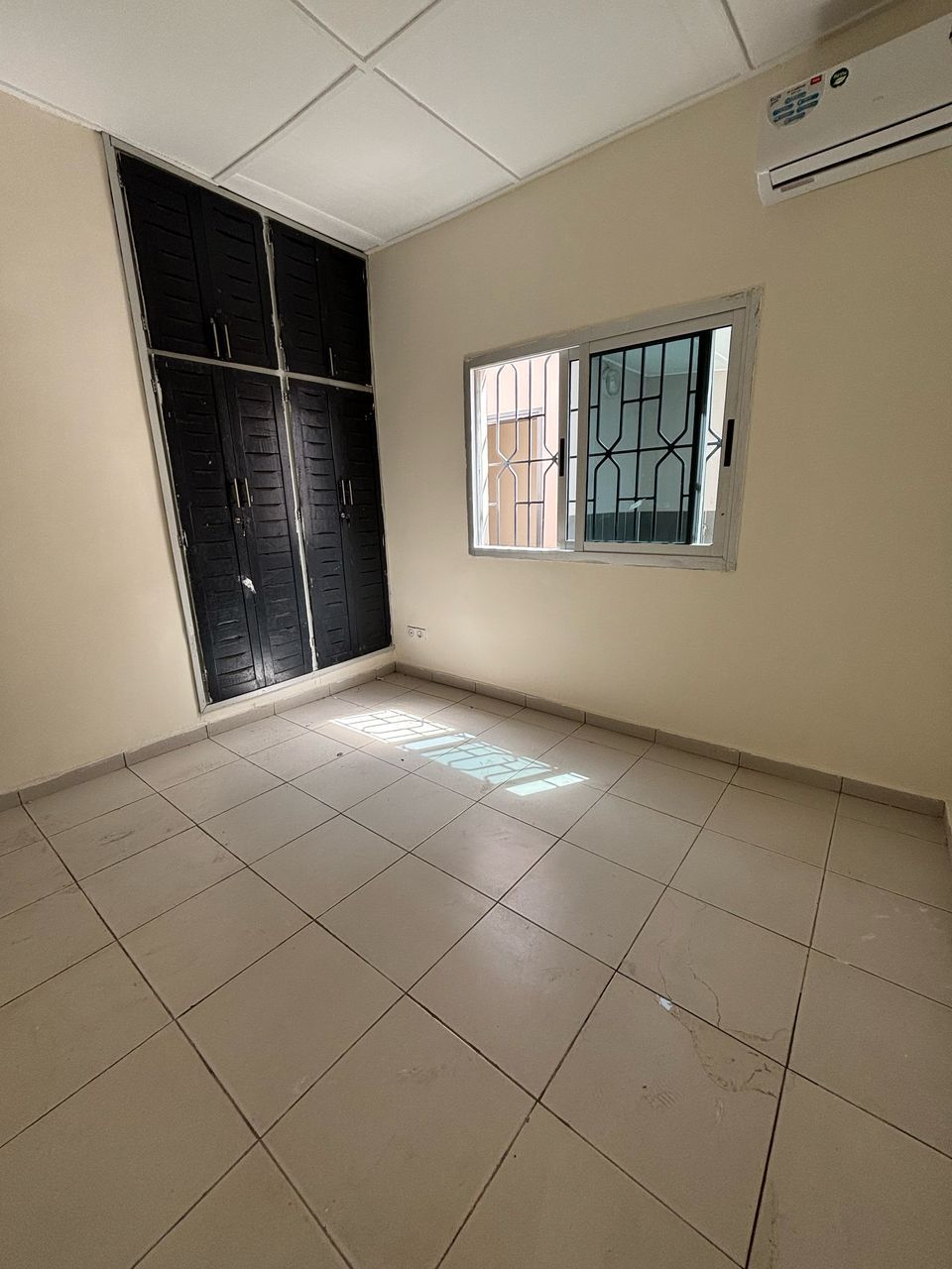 Villa Basse 4 Pièces + Dépendance – Abatta Cité Oribat 2