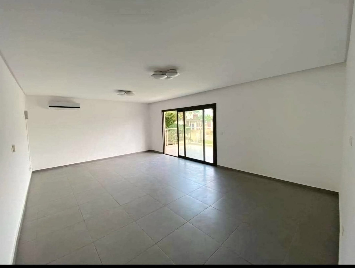 Villa Duplex 6 Pièces avec Piscine et Jardin – Résidence Cactus, Riviera M’Badon