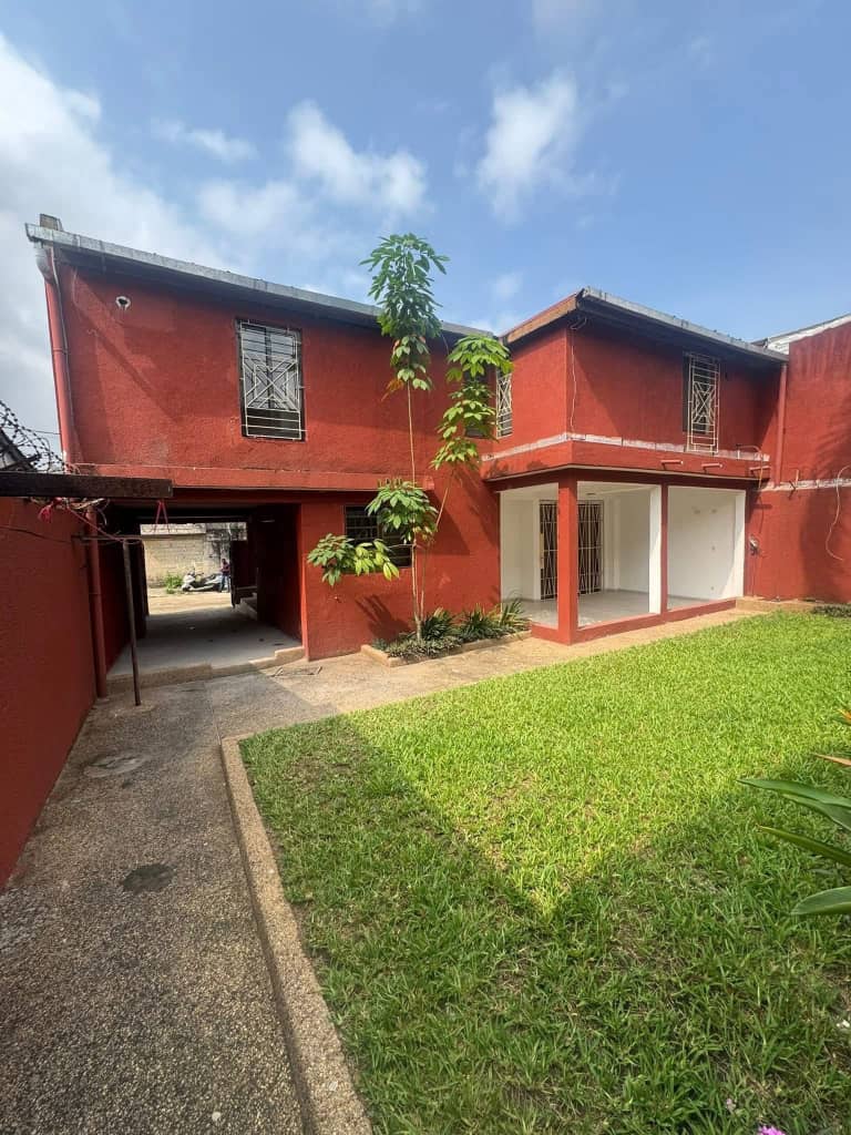 Duplex 6 Pièces avec Jardin et Garage – Cocody Riviera 3, Ecobank