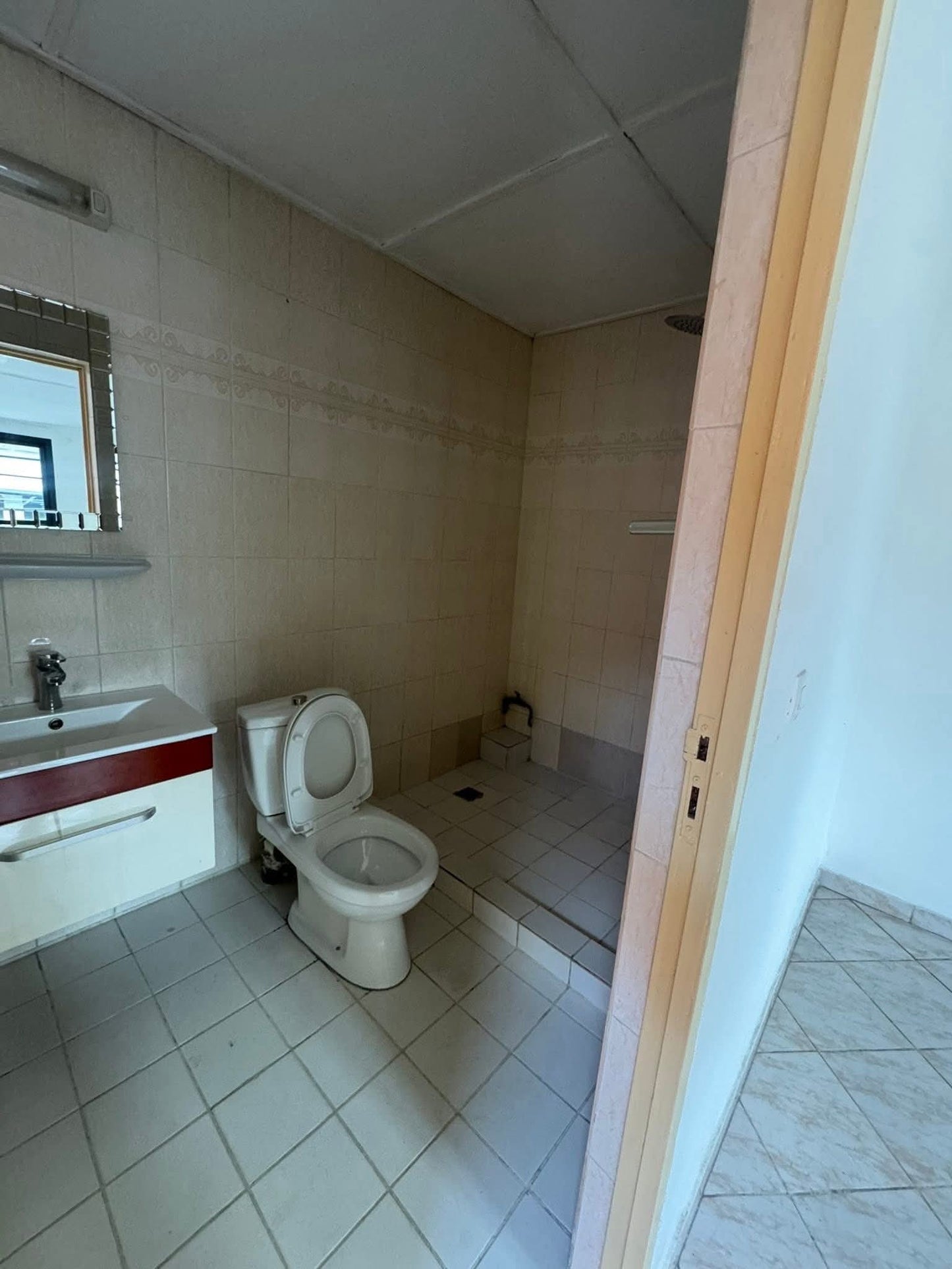 Duplex 6 Pièces avec Jardin et Garage – Cocody Riviera 3, Ecobank