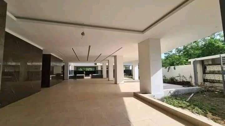 Appartement Haut Standing 5 Pièces avec Salle de Sport – Cocody Danga, Lycée Technique