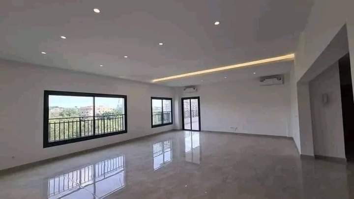 Appartement Haut Standing 5 Pièces avec Salle de Sport – Cocody Danga, Lycée Technique