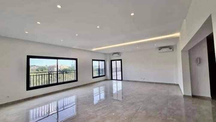 Appartement Haut Standing 5 Pièces avec Salle de Sport – Cocody Danga, Lycée Technique