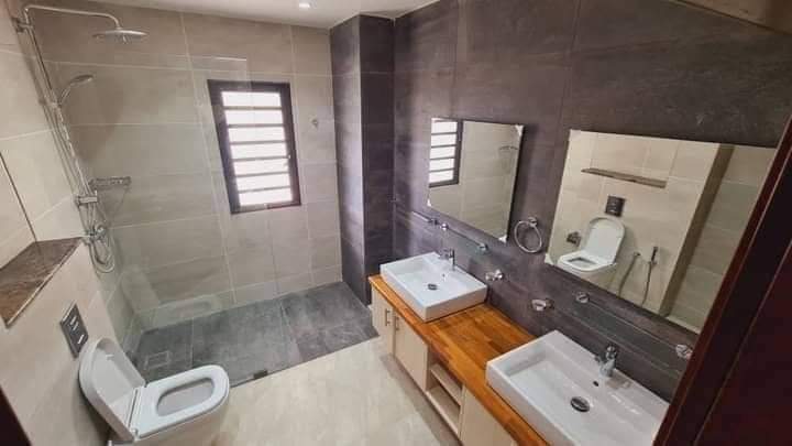 Appartement Haut Standing 5 Pièces avec Salle de Sport – Cocody Danga, Lycée Technique