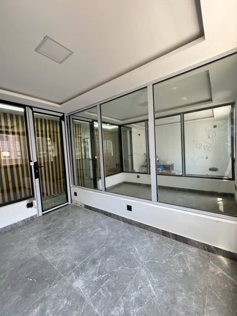 Spacieux Appartement Bureau 9 Pièces – Plateau, Rue du Commerce