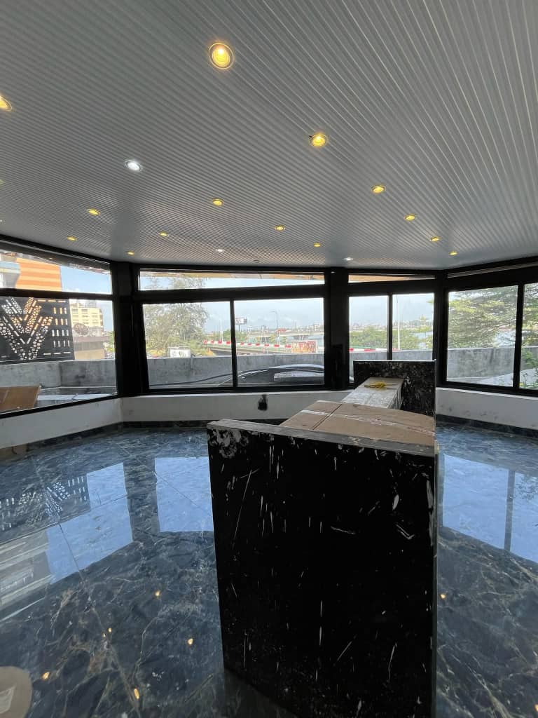 Spacieux Appartement Bureau 9 Pièces – Plateau, Rue du Commerce