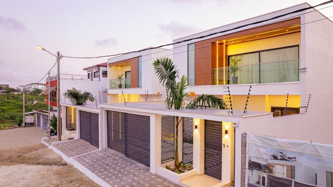 Villa Duplex 5 Pièces Ultra Moderne avec Piscine et Jardin – Angré Nouveau CHU, Djorobité 1