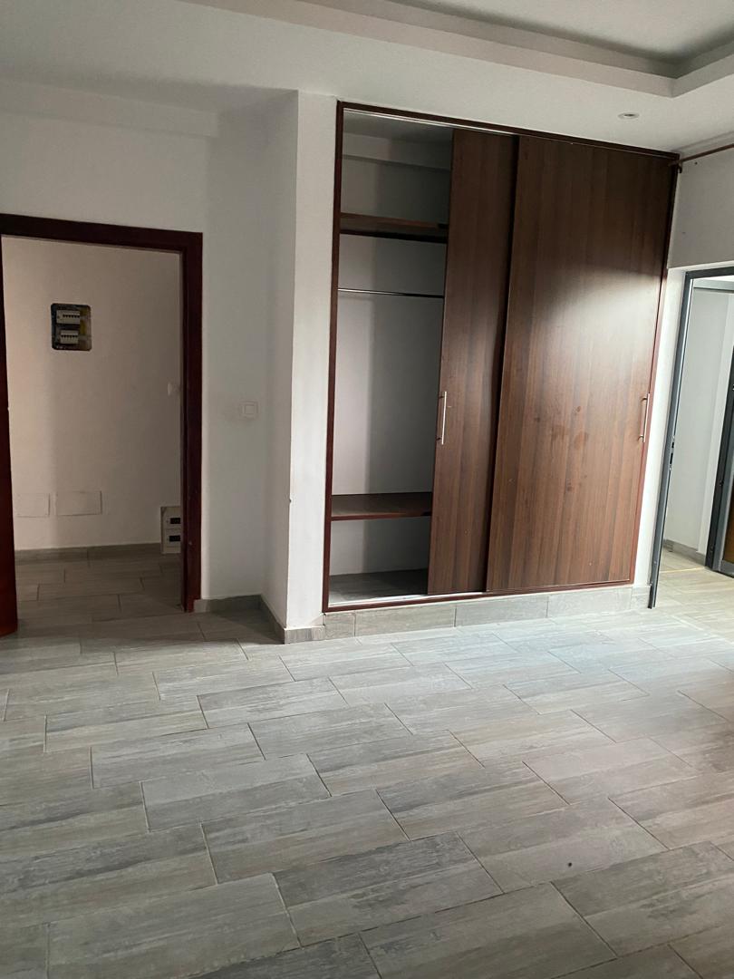 Appartement 3 pièces moderne avec climatisation – Angré 8e Tranche
