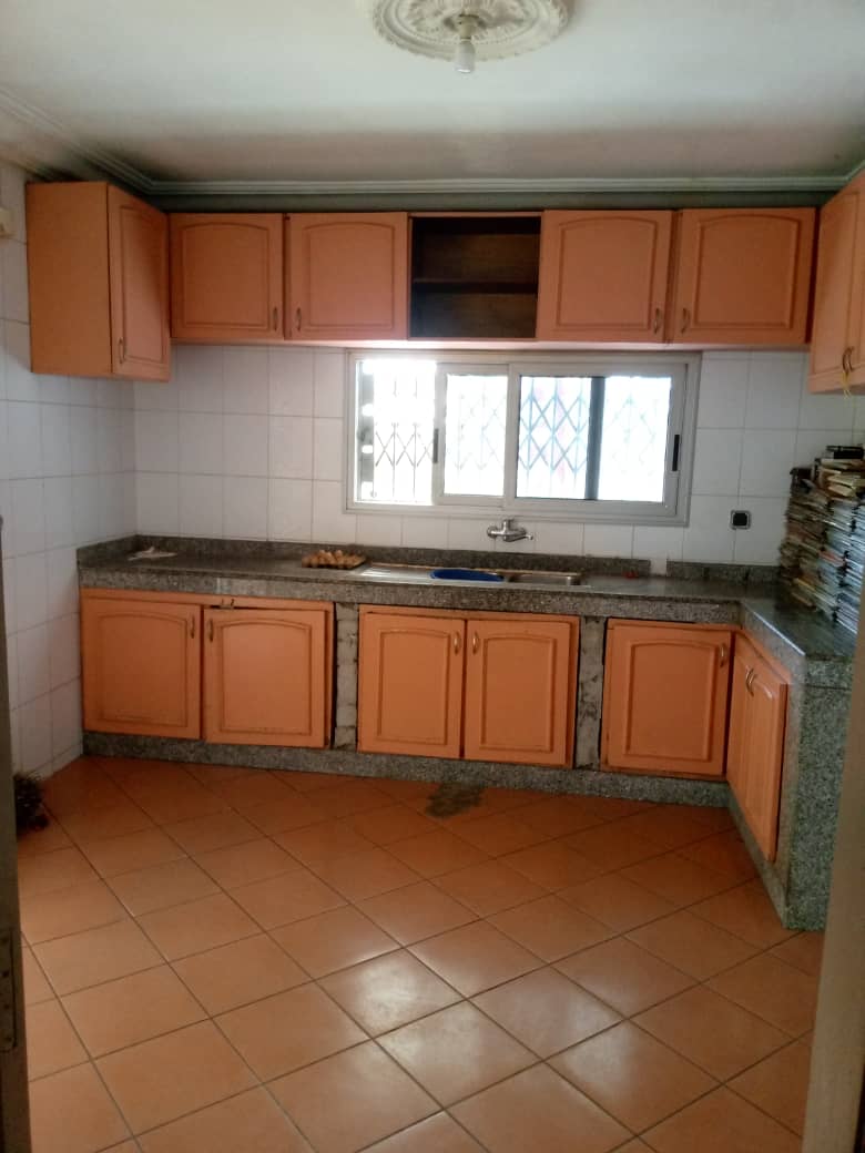 Villa duplex 11 pièces avec grand jardin – Cocody Centre, près de la mairie