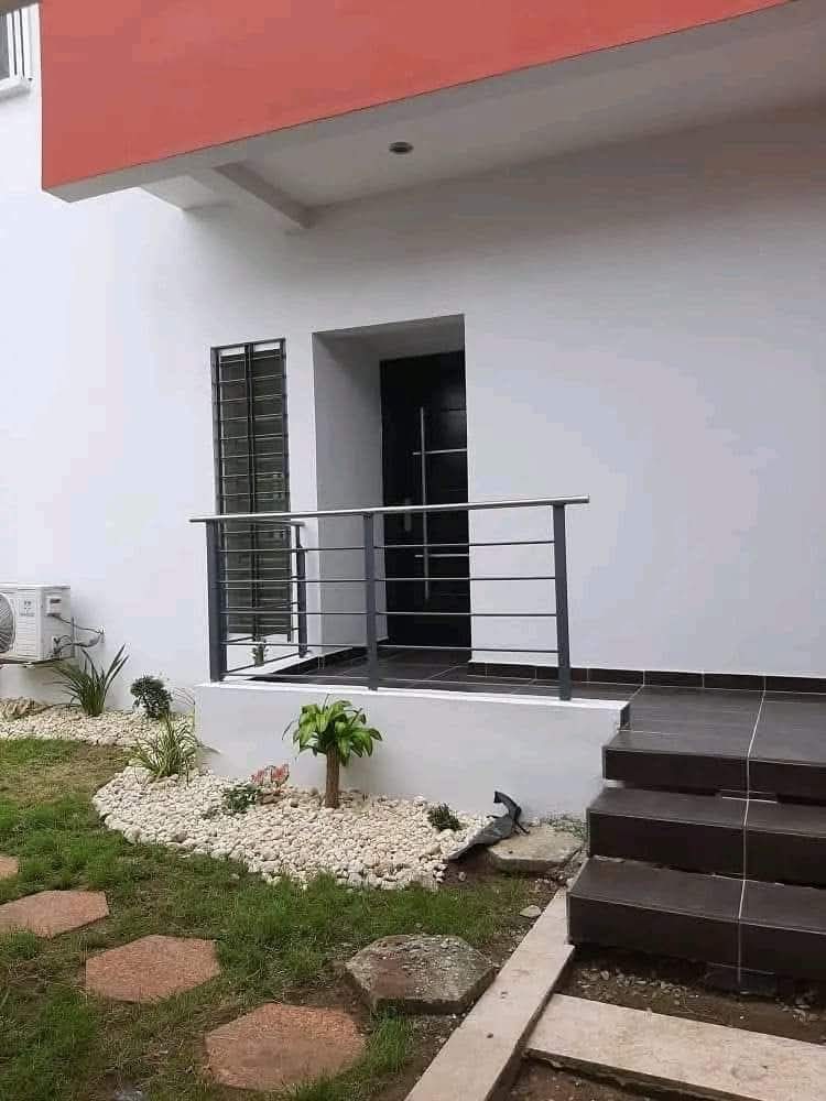Villa Duplex de 6 pièces avec piscine à louer – Cocody Riviera 3