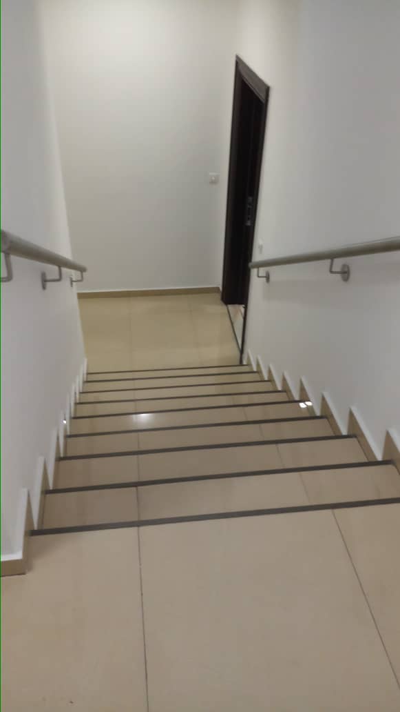 Immeuble R+4 haut standing à louer ou vendre – 2 Plateaux Polyclinique